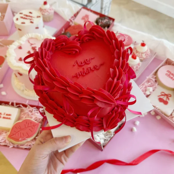 1.5 heart cake in Vanilla